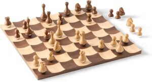 Read more about the article Wobble Chess Set